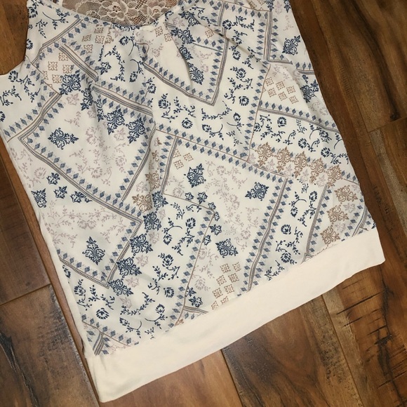 MAURICES | Cute Flowy Top - Picture 3 of 4